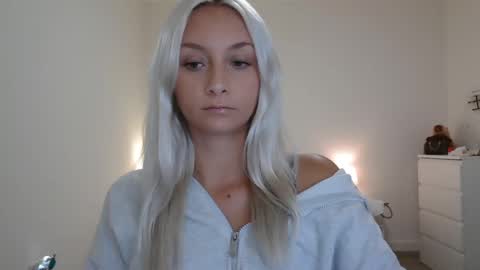 Snapshot of aspenaries chatting on 10-29-25, 02:14 Aspen Aries online show from 10-29-25, 02:14