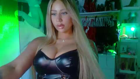 Snapshot of aspenmadden chatting on 01-11-25, 02:09 iwantaspen online show from 01-11-25, 02:09