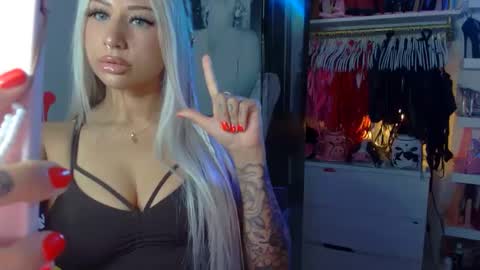 Snapshot of aspenmadden chatting on 09-23-25, 10:02 iwantaspen online show from 09-23-25, 10:02