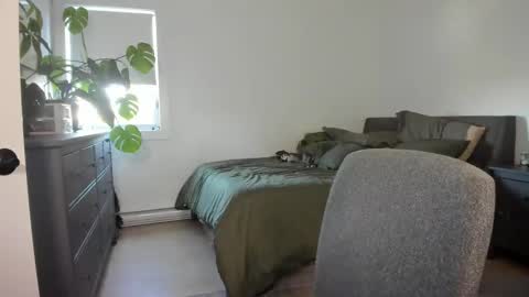 Astrid Luxe online show from 10-10-25, 06:18