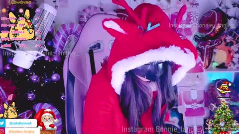 Snapshot of asuka_langleysoryu chatting on 12-25-24, 02:03 Bonnie online show from 12-25-24, 02:03