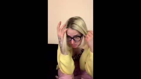Snapshot of asya_new chatting on 10-19-25, 06:08 asya_new online show from 10-19-25, 06:08