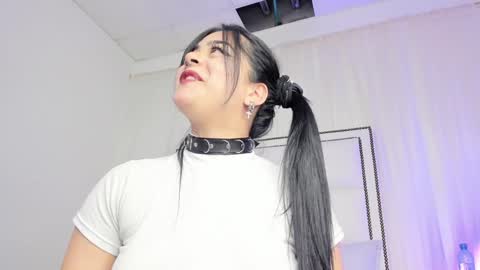 Snapshot of atena_hill chatting on 01-11-25, 11:24 Athena online show from 01-11-25, 11:24