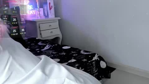 Snapshot of atena_hill chatting on 10-10-25, 08:19 Athena online show from 10-10-25, 08:19