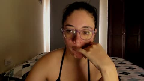 Snapshot of atenas__05 chatting on 07-26-26, 04:14 atenas online show from 07-26-26, 04:14