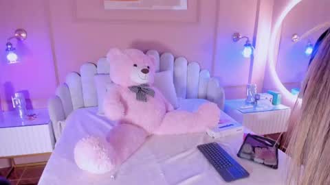 Snapshot of atenea_cute21 chatting on 05-20-26, 03:13 Athenea online show from 05-20-26, 03:13