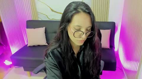 Snapshot of athenaa_tay chatting on 06-07-26, 03:43 Atenea online show from 06-07-26, 03:43