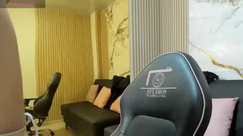 Snapshot of athenaa_tay chatting on 06-10-26, 03:29 Atenea online show from 06-10-26, 03:29