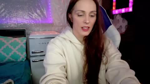 Snapshot of athenaautumn chatting on 05-03-26, 05:13 Athena Autumn online show from 05-03-26, 05:13