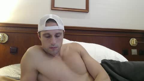 Snapshot of athleteguy55555 chatting on 09-25-25, 01:37 tommycb55555 online show from 09-25-25, 01:37