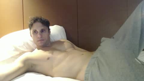 Snapshot of athleteguy55555 chatting on 01-05-26, 09:51 tommycb55555 online show from 01-05-26, 09:51