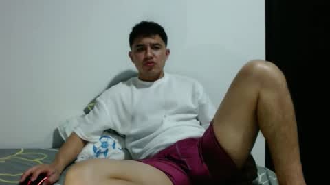 Snapshot of athleticboy2026 chatting on 09-09-25, 01:27 Robin online show from 09-09-25, 01:27