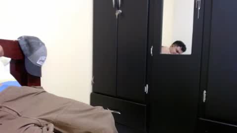 Snapshot of athleticboy2026 chatting on 12-19-25, 03:02 Robin online show from 12-19-25, 03:02