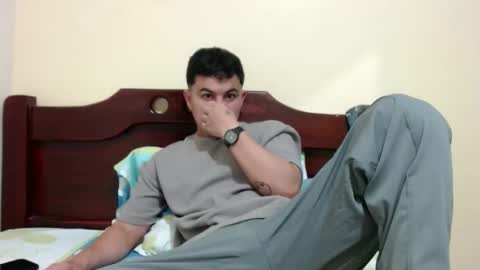 Snapshot of athleticboy2026 chatting on 12-23-25, 03:48 Robin online show from 12-23-25, 03:48