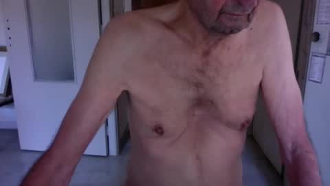 Snapshot of auguste061400 chatting on 12-12-24, 10:13 auguste061400 online show from 12-12-24, 10:13