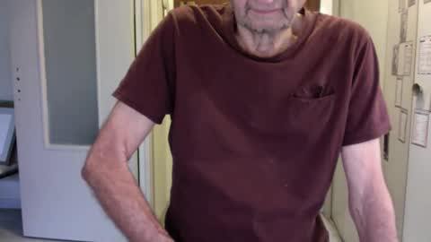 Snapshot of auguste061400 chatting on 12-13-24, 09:24 auguste061400 online show from 12-13-24, 09:24