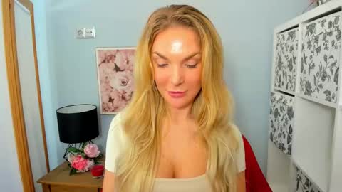 Snapshot of aullorasensual chatting on 12-02-24, 10:18 AulloraSensual online show from 12-02-24, 10:18