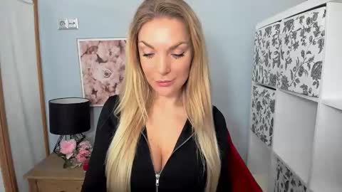 Snapshot of aullorasensual chatting on 12-11-24, 08:26 AulloraSensual online show from 12-11-24, 08:26