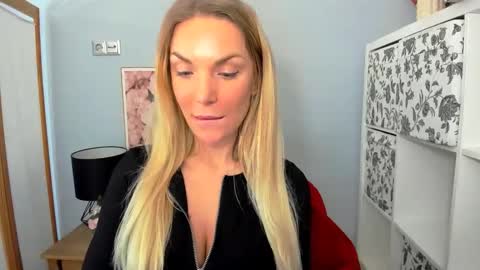 Snapshot of aullorasensual chatting on 12-30-24, 10:21 AulloraSensual online show from 12-30-24, 10:21