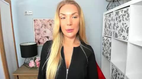 Snapshot of aullorasensual chatting on 01-22-25, 06:20 AulloraSensual online show from 01-22-25, 06:20