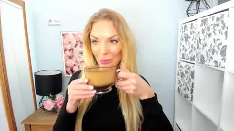 Snapshot of aullorasensual chatting on 03-10-25, 06:16 AulloraSensual online show from 03-10-25, 06:16