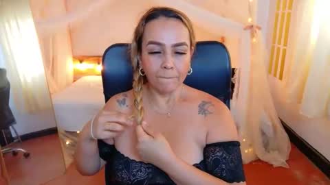 Snapshot of aunty_milf0 chatting on 05-02-26, 07:19 aunty_milf0 online show from 05-02-26, 07:19