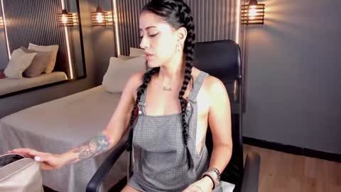 Aura online show from 02-05-25, 12:06