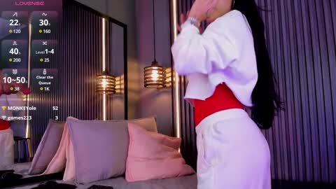 Aura online show from 02-25-25, 03:38