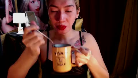 Snapshot of aurakharisma_xx chatting on 12-05-24, 04:31 Miss awra online show from 12-05-24, 04:31