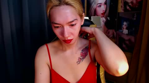Snapshot of aurakharisma_xx chatting on 01-28-25, 04:29 Miss awra online show from 01-28-25, 04:29