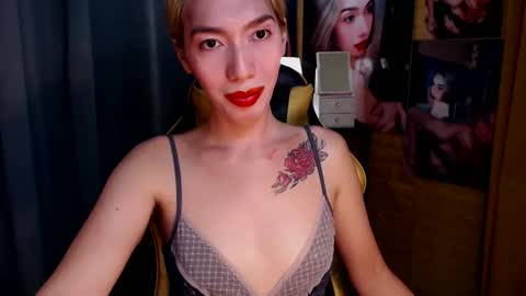 Snapshot of aurakharisma_xx chatting on 02-08-25, 05:29 Miss awra online show from 02-08-25, 05:29