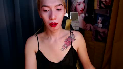 Snapshot of aurakharisma_xx chatting on 02-18-25, 05:09 Miss awra online show from 02-18-25, 05:09