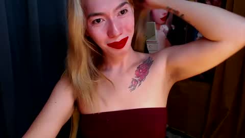 Snapshot of aurakharisma_xx chatting on 02-23-25, 04:39 Miss awra online show from 02-23-25, 04:39