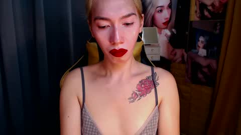 Snapshot of aurakharisma_xx chatting on 02-26-25, 08:26 Miss awra online show from 02-26-25, 08:26