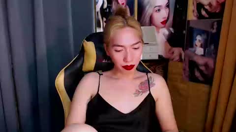 Snapshot of aurakharisma_xx chatting on 03-01-25, 08:13 Miss awra online show from 03-01-25, 08:13