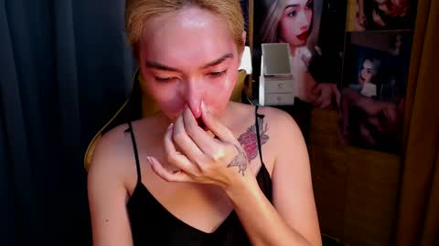 Snapshot of aurakharisma_xx chatting on 03-06-25, 04:52 Miss awra online show from 03-06-25, 04:52