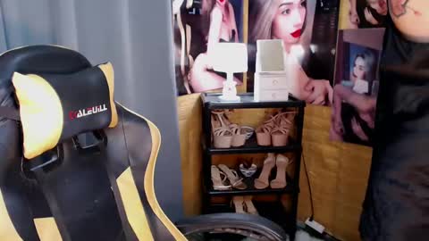 Snapshot of aurakharisma_xx chatting on 03-10-25, 05:22 Miss awra online show from 03-10-25, 05:22