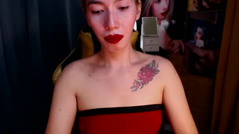 Snapshot of aurakharisma_xx chatting on 03-11-25, 08:09 Miss awra online show from 03-11-25, 08:09