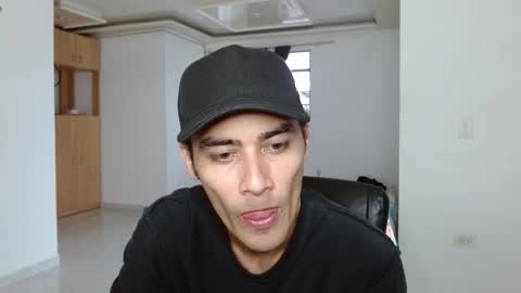 Snapshot of aureliv1 chatting on 09-22-25, 10:23 Aureliano online show from 09-22-25, 10:23