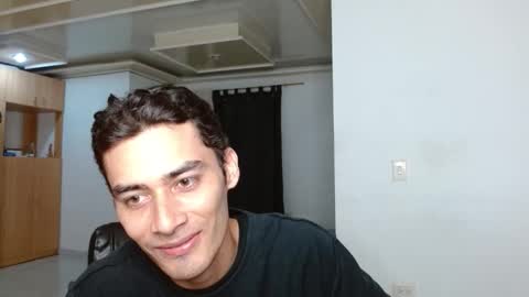 Snapshot of aureliv1 chatting on 11-04-25, 11:48 Aureliano online show from 11-04-25, 11:48