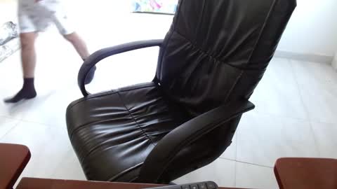 Snapshot of aureliv1 chatting on 02-13-26, 09:33 Aureliano online show from 02-13-26, 09:33