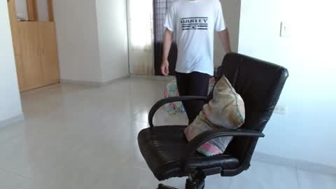 Snapshot of aureliv1 chatting on 04-14-26, 08:59 Aureliano online show from 04-14-26, 08:59