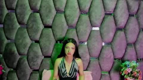 Snapshot of aurora18palmer chatting on 12-20-25, 02:35 aurora online show from 12-20-25, 02:35