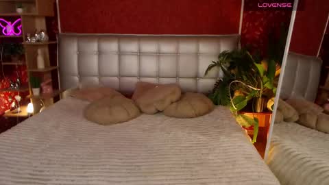 Snapshot of aurora_aksness chatting on 03-07-25, 06:43 Aurora online show from 03-07-25, 06:43