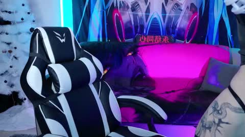 AURORA NATSUKI online show from 12-14-25, 11:15