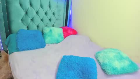 Snapshot of aurora_sky9 chatting on 12-18-25, 02:28 aurora_sky9 online show from 12-18-25, 02:28