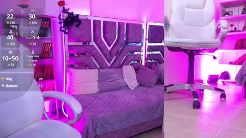 Snapshot of aurora_thomas chatting on 12-13-24, 03:21 Aurora online show from 12-13-24, 03:21