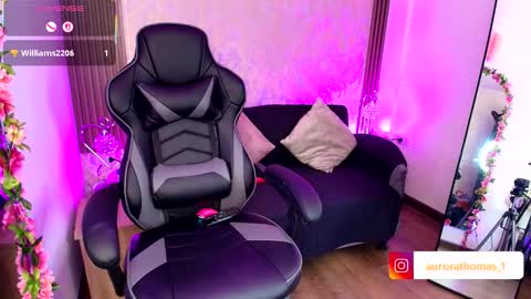 Snapshot of aurora_thomas chatting on 09-12-25, 12:00 Aurora online show from 09-12-25, 12:00