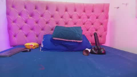 Snapshot of auroraa_miller chatting on 09-10-25, 11:54 auroraa_miller online show from 09-10-25, 11:54