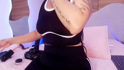 auroraa_miller online show from 05-20-26, 03:02
